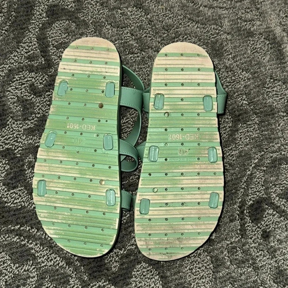 •Olivia Miller sandals•​ - Picture 3 of 5